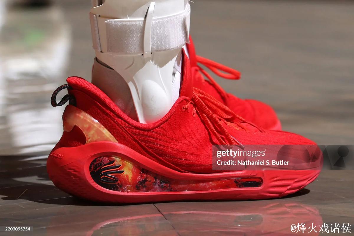 Siegel：库里再现神级表现，勇士防守低迷成拖累