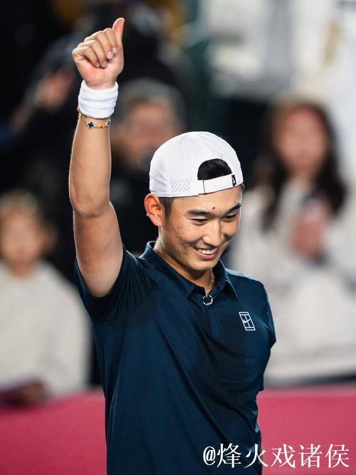 商竣程直落两盘击败索内戈 闯入香港网球公开赛八强